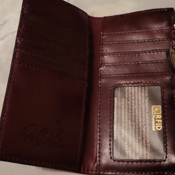 Patricia Nash Nazari bi fold NWT - Picture 4 of 5